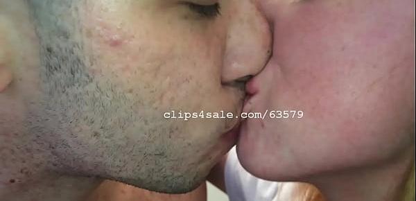  Edward Jessika Kissing